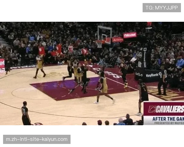 梅里尔25分钟轰32分 骑士射手群受益于哈登弧顶组织 梅里尔25分钟轰32分 骑士射手群受益于哈登弧顶组织